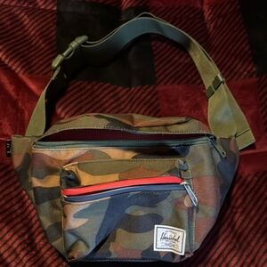 Herschel Camouflage Fanny Pack with Red Accent Nwot
